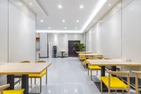 Amy City Hotel (Jingmen Churong capital store)
