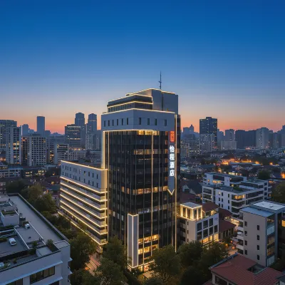 Wuhan Jiangtan Jianghan Road Pedestrian Street  ECHENG Hotel Hotels near Hankou Jingming Dalou Site