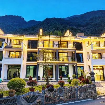 三清山東海軒閣（神仙谷景區店） 鄰近懷玉山-十八龍潭的酒店