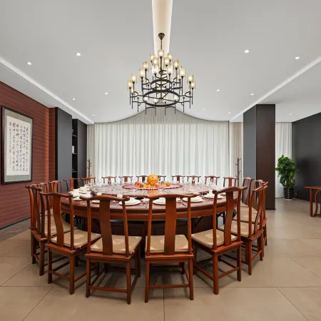 Redwood International Hotel