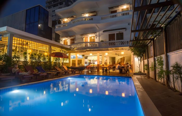 Poolside Villa - โฮสเทล