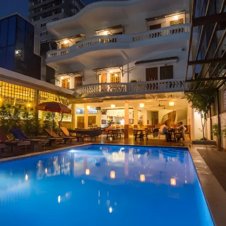 Poolside Villa Отели рядом с достопримечательностью «Торговый центр Aeon»
