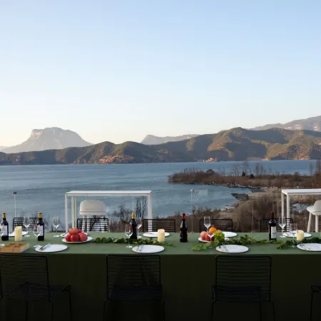 Lugu Lake Front Lake·Yueyao Lakeview Resort Hotel