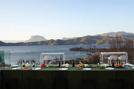 Lugu Lake Front Lake·Yueyao Lakeview Resort Hotel