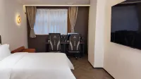 燚家電競飯店 - 2 星級