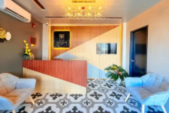 RedDoorz Premium at Top View Inn Palawan