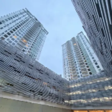 Executive 1-BR City Suite: Abreeza Place Condominium