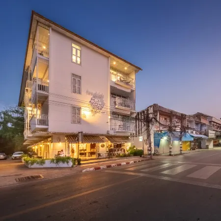 Wua Lai Boutique Hotel Chiang Mai Отели рядом с достопримечательностью «Храм Ват Шри Супхан»