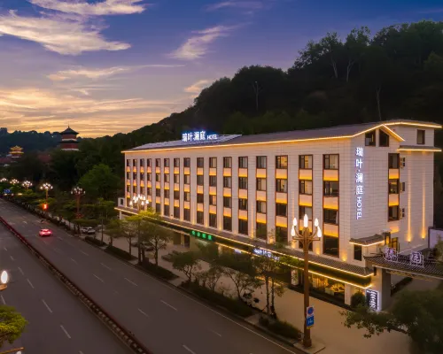 瑞葉·瀾庭酒店（臨滄鳳慶滇紅古鎮店） Hotels in Fengqing