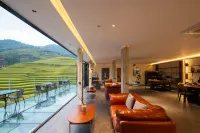 Floral Hotel · Guanhe Wild Charm Hotel - suối nước nóng
