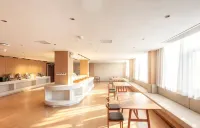 Xuchang Three Kingdoms Hotel (Pang Donglai Times Square Caowei Ancient City Branch)