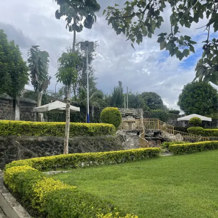 SAFARI GRACE HOTEL