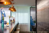 Holiday Inn Express Rotterdam - Central Station by IHG - バー