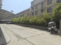 Runting Hotel (Tianruncheng Bus Station) - parking