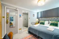 Waterhead Rooms & Suites - Parking and Light Breakfast - balcony