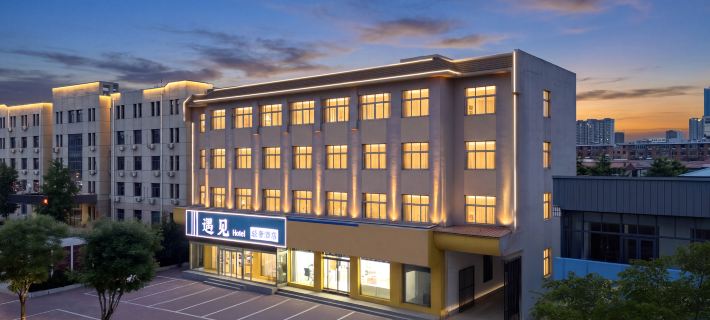 Meet Light Luxury Hotel (Xushui No. 2 Middle School Railway Station Branch) Hotels in Baoding