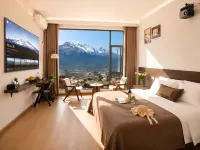 Snow·Wanfeng Valley | Golden Peak View·Snow Mountain View Villa (Baisha Ancient Town Branch