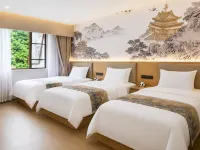 Baoxing Giant Panda Smart Choice Hotel فنادق في باوشينغ