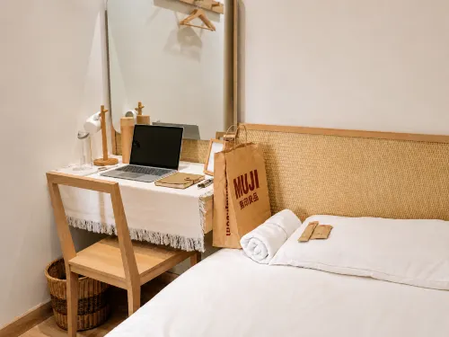 Grandma Lu Signature Hostel - Inns