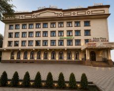 Khan Plaza Hotel