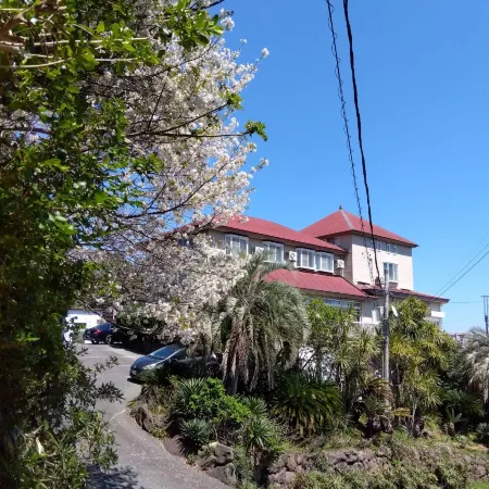 hotel cliffside
