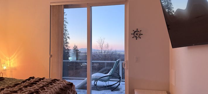 Boreal Sunset Flower Room Hotels in Anchorage