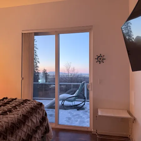 Boreal Sunset Flower Room