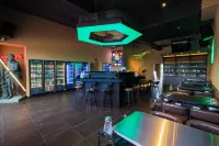 Shishi • Tayinxian Coast | TYXA | Diverse Style • Designer's Boutique Stay (Gold Coast Hongta Bay) - bar