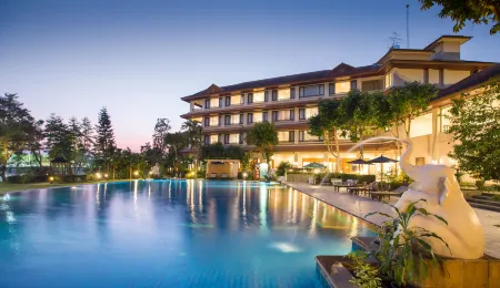 The Imperial River House Resort, Chiang Rai Отели рядом с достопримечательностью «Ramkhamhaeng University Chiang Rai Campus in Honour of Honour of His Majesty the King»