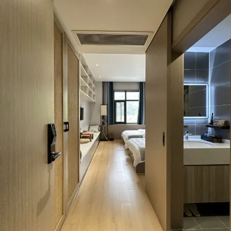 Ezhou Shileyuan Huaxi Homestay