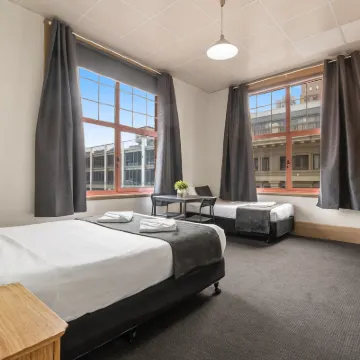 Adelaide Paringa Hotels near Adelaide Zoo