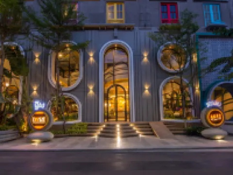 The Twizt - Lifestyle Hostel & Hotel Hotels near Phare, The Cambodian Circus