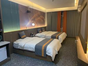 Luming Light Luxury Hotel