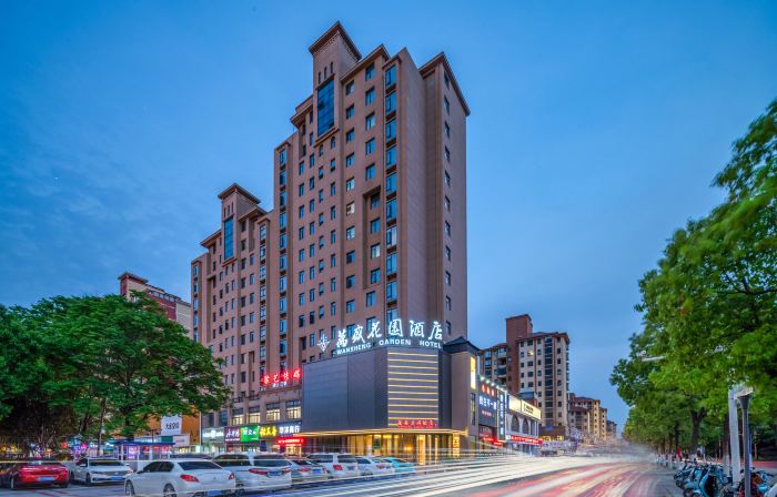 Wansheng Garden Hotel (Xinyang Luoshan Xiya Libao Plaza Branch)