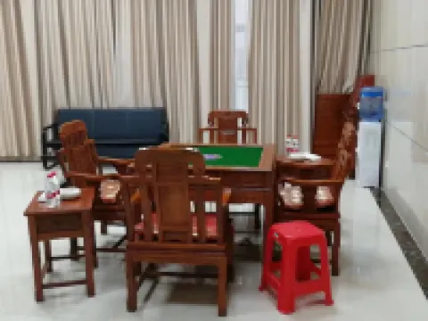 Vienna Hotel (Zhaoqing Sihui Center Yubo City) Hotele w: Sihui