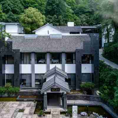 Celestial Cave Manor· Twin Dragon Cave Stream Rafting Private Onsen Retreat Hotel Exterior
