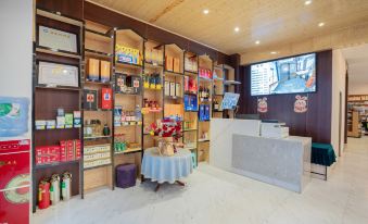 Dolphin Bay Film and Television Smart Hotel (Qujing Bund Wanda Branch)