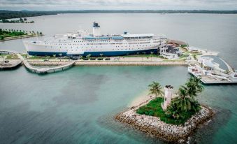 Doulos Phos The Ship Hotel