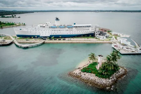 Doulos Phos The Ship Hotel