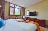 Huarong Business Hotel