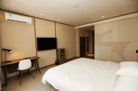 漢庭酒店（上海大寧國際廣粵路店） 鄰近上海市醫療器械批發部(北大門店)的酒店