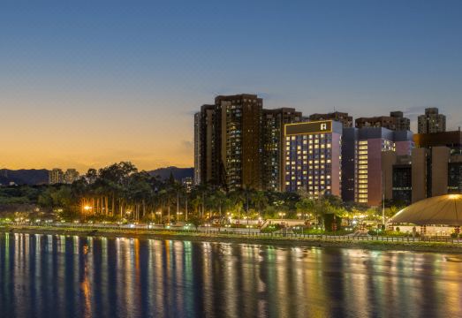 4. 로열 파크 호텔..