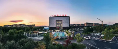 Dunhua Liudingshan Hot Spring Hotel Hotels near Aodongcheng Relic Site