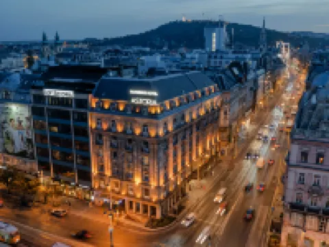 Danubius Hotel Astoria City Center Hotels near Széchenyi Chain Bridge