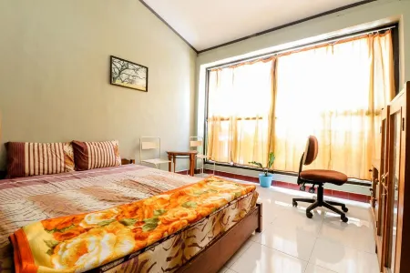 Nabhan Homestay Отели в г. Purworejo