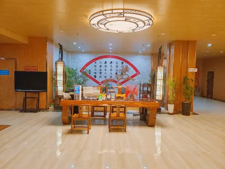 Zhubai No.1 Mansion Hotel (Qingdao May Fourth Square Hisense Bridge Subway Station) Отели рядом с достопримечательностью «Qingdao TV Tower-High Altitude Experience Hal»