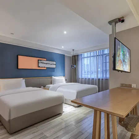 Qifan Hotel (Kunming Railway Station Huannan South Road Metro Station Branch)