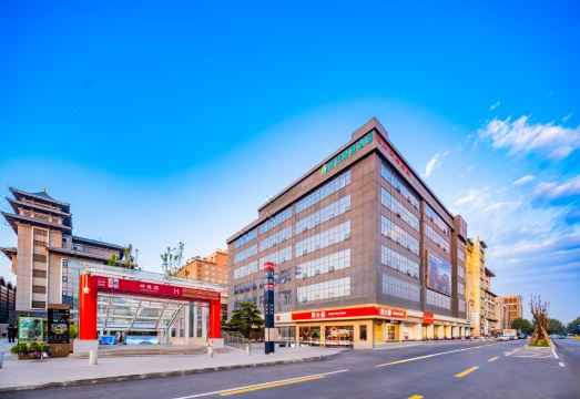 시티 컴포트 인 호텔의 현대적인 객실 내부 이미지