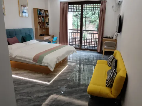 Royal Courtyard Homestay