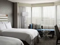 Crystal Gateway Marriott Hotels near Newseum